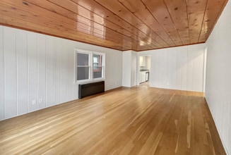 6441 Crest Dr in Waterford Township, MI - Building Photo - Building Photo