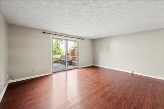 11528 Sunset Cove Ln in Indianapolis, IN - Building Photo - Building Photo