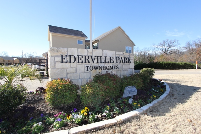 Ederville Park Townhomes in Fort Worth, TX - Building Photo