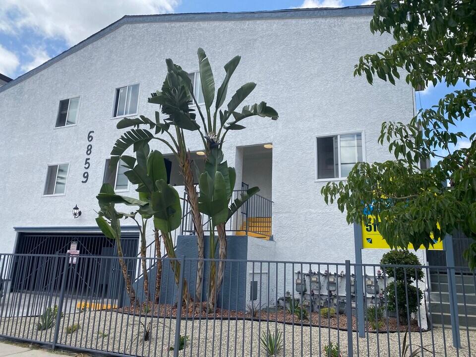 6859 Laurel Canyon Blvd, Unit 104 in Los Angeles, CA - Building Photo