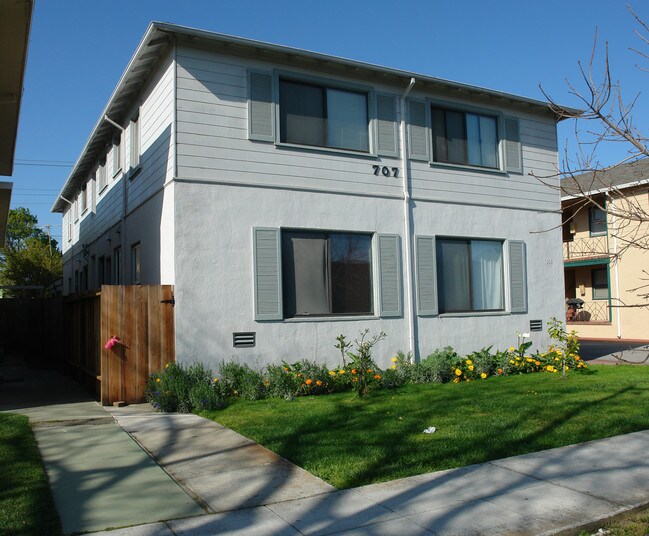 707 N Amphlett Blvd in San Mateo, CA - Building Photo - Building Photo