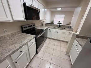 9473 N Forest Hills Pl in Tampa, FL - Building Photo - Building Photo