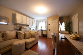 641 Roman Ave in Westbury, NY - Building Photo - Building Photo