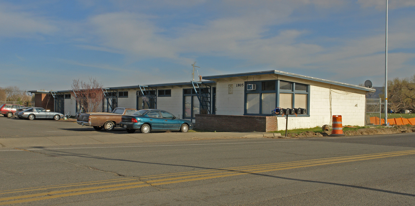 1905 S 16th Ave in Yakima, WA - Building Photo