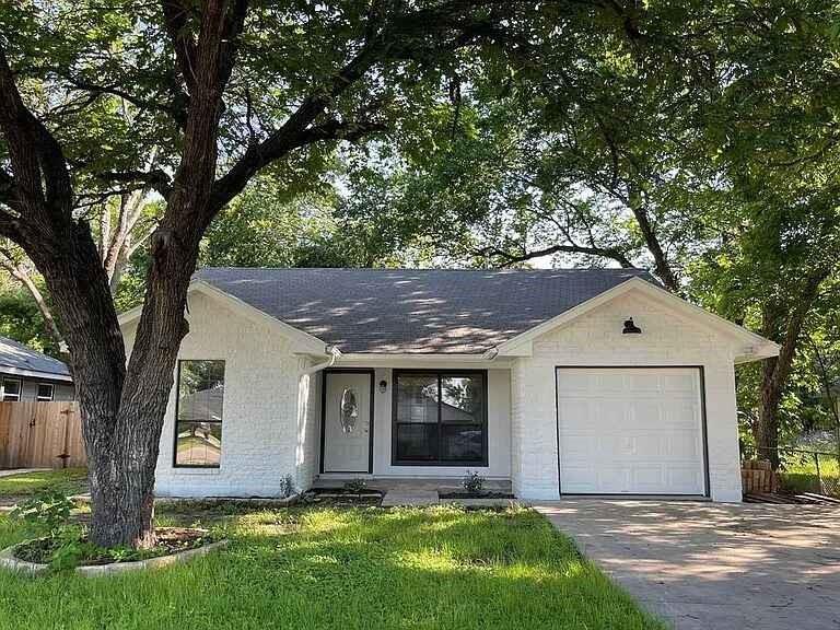 1114 W 3rd St in Taylor, TX - Building Photo