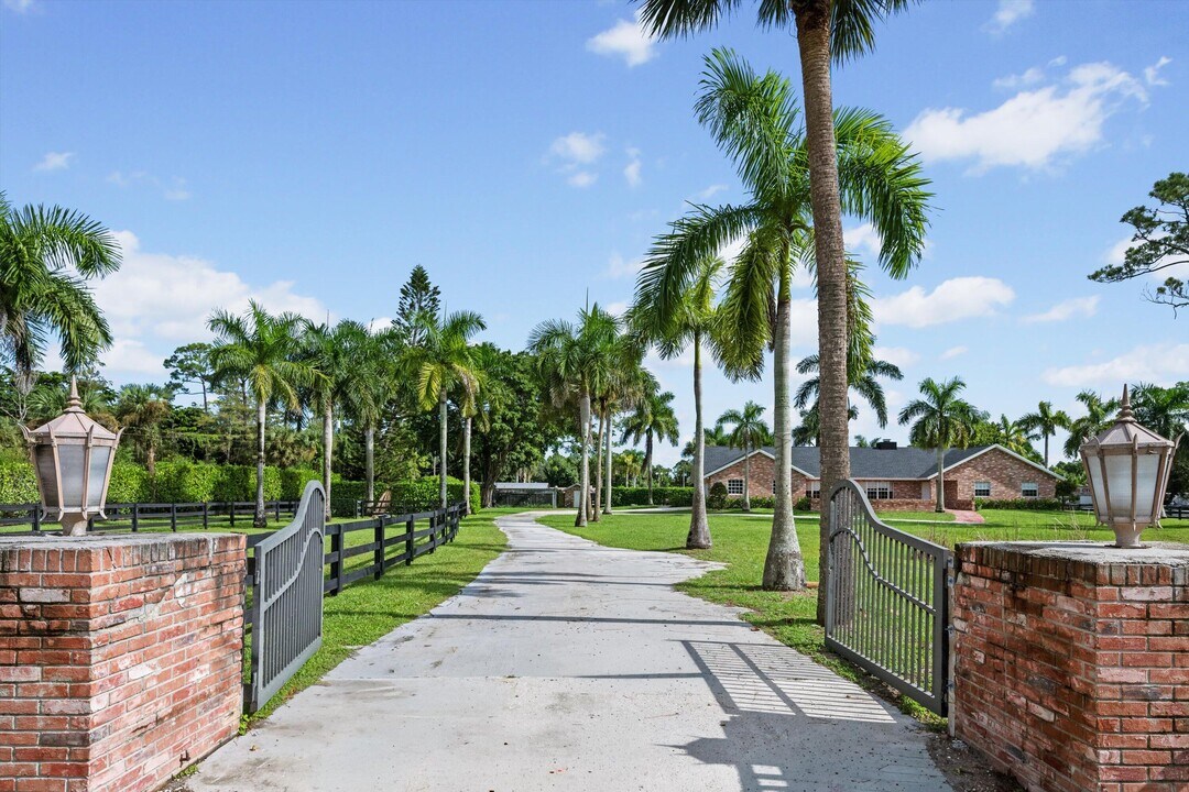 10719 Tamis Trail in Wellington, FL - Building Photo