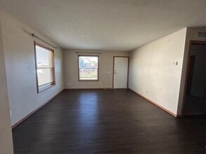 153 Kuchenski Dr in Dickinson, ND - Building Photo - Building Photo