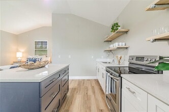5802 N Suwanee Ave in Tampa, FL - Building Photo - Building Photo