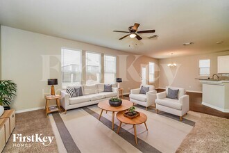 3964 Gentle Mdw in New Braunfels, TX - Foto de edificio - Building Photo