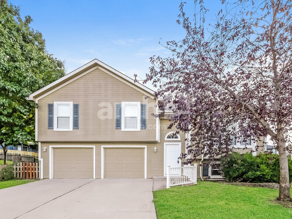 809 Red Maple Cir in Liberty, MO - Building Photo