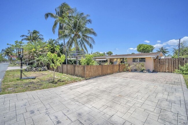 223 NE 17th Ave in Pompano Beach, FL - Building Photo - Building Photo