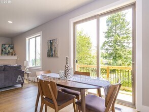 10909 SW Annand Hill Ct in Tigard, OR - Building Photo - Building Photo