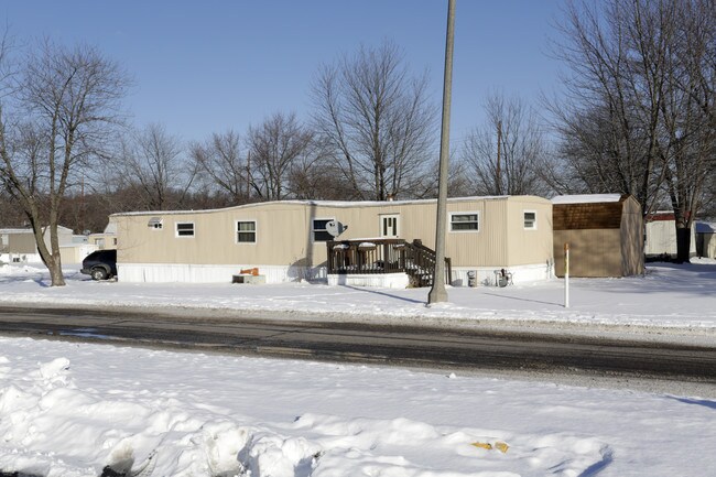 Cloverleaf Village in Moline, IL - Foto de edificio - Building Photo