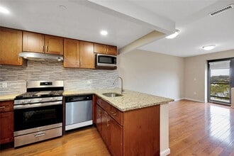 172-18 Jamaica Ave in Queens, NY - Building Photo - Building Photo
