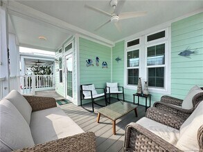 378 NE Wharf Way in Ocean Breeze, FL - Foto de edificio - Building Photo