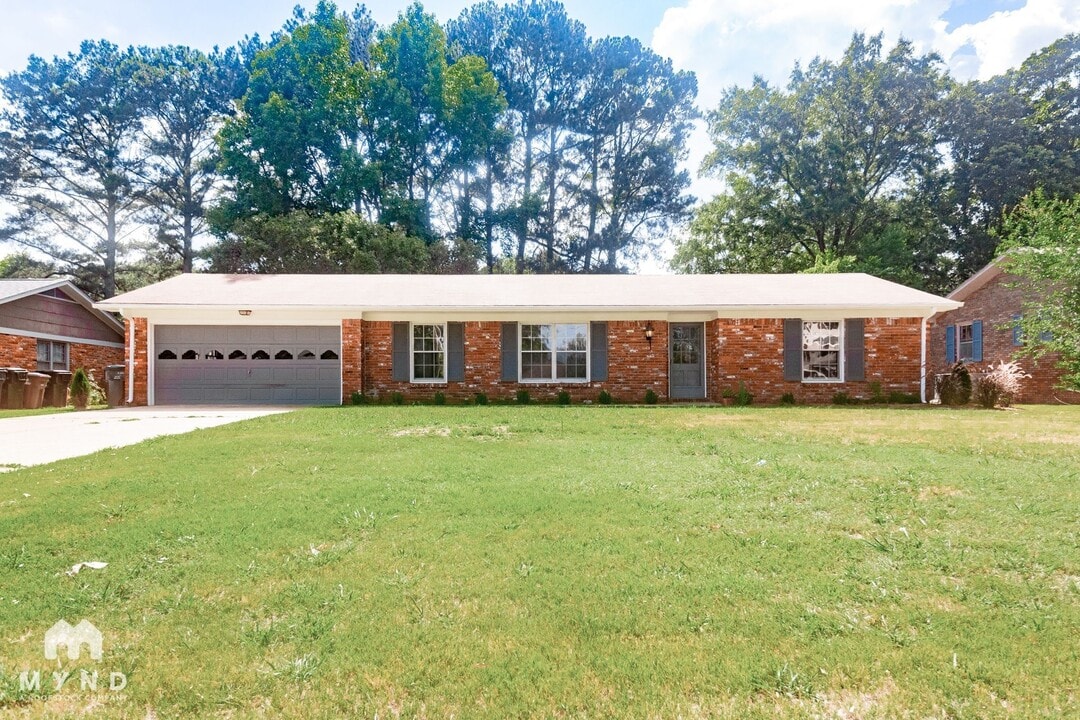 1305 19th Ave SW in Decatur, AL - Building Photo