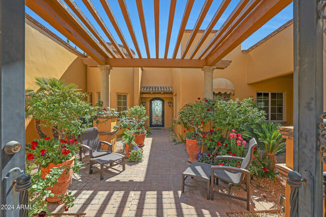 37018 Tree Lined Trail in Carefree, AZ - Foto de edificio - Building Photo