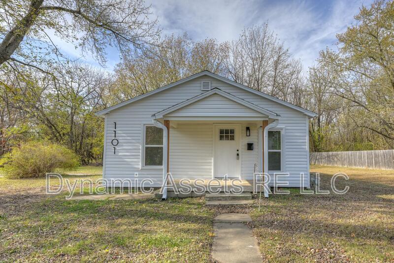 1101 N Taylor St in Pittsburg, KS - Foto de edificio