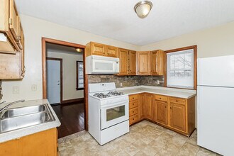 106 9th Ave N in Hopkins, MN - Building Photo - Building Photo