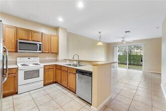 8731 Cypress Walk Ct in Tamarac, FL - Building Photo - Building Photo