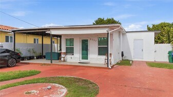 5737 SW 6th St in Miami, FL - Building Photo