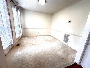 2717 Creekside Dr in Little Rock, AR - Foto de edificio - Building Photo