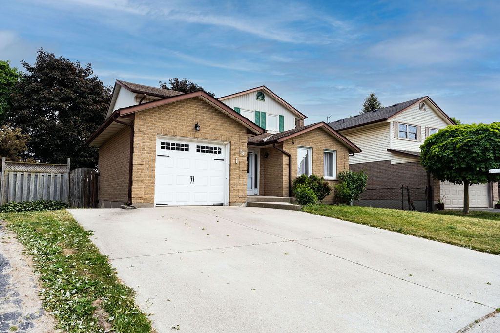 Beautiful 4-Bedroom Home in Pond Mills – Finished Basement & Garage in London, ON - Building Photo