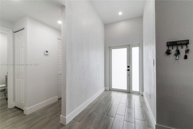 6711 NW 193rd Ter in Hialeah, FL - Building Photo - Building Photo