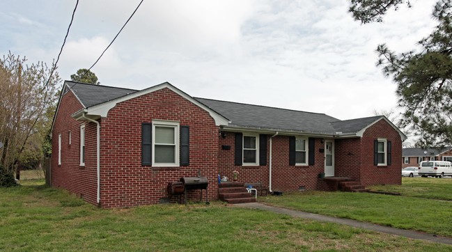 Edison Apartments in Portsmouth, VA - Building Photo - Building Photo