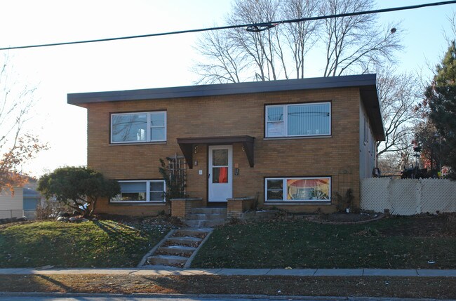 4422 Central Ave NE in Columbia Heights, MN - Foto de edificio - Building Photo