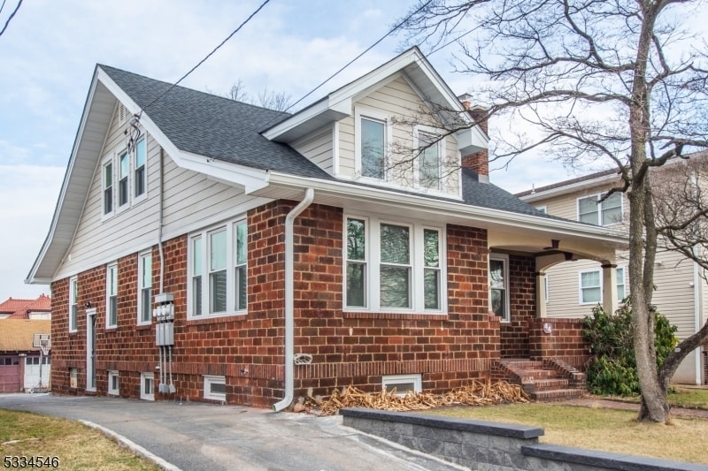 44 Centre St in Nutley, NJ - Foto de edificio