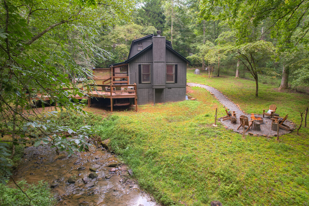 181 Falcon Cir in Ellijay, GA - Building Photo