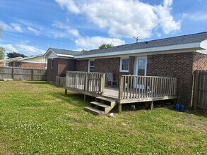 109 Sheffield Rd in Jacksonville, NC - Building Photo - Building Photo