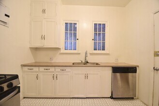 2062 Argyle Ave in Los Angeles, CA - Building Photo - Building Photo