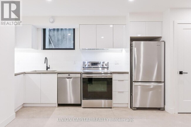 156 Dovercourt Rd in Toronto, ON - Building Photo - Building Photo