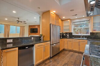 807 Warren Ave, Unit 809 in Venice, CA - Building Photo - Building Photo
