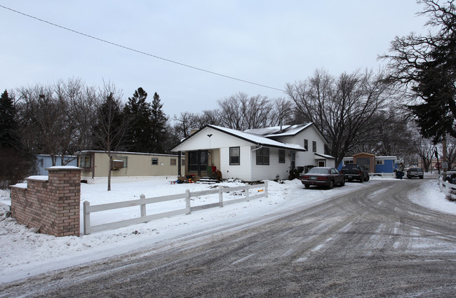 6545 Highway 10 NW in Ramsey, MN - Foto de edificio - Building Photo