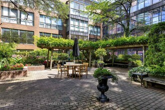 164 Cumberland St in Toronto, ON - Building Photo - Building Photo