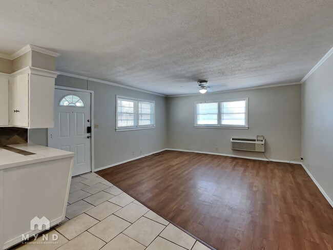 1913 Ave W in Lubbock, TX - Building Photo - Building Photo