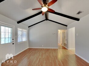 5727 Bogart Dr in San Antonio, TX - Building Photo - Building Photo