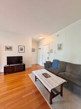 36 Winchester St, Unit 7 in Brookline, MA - Building Photo - Building Photo