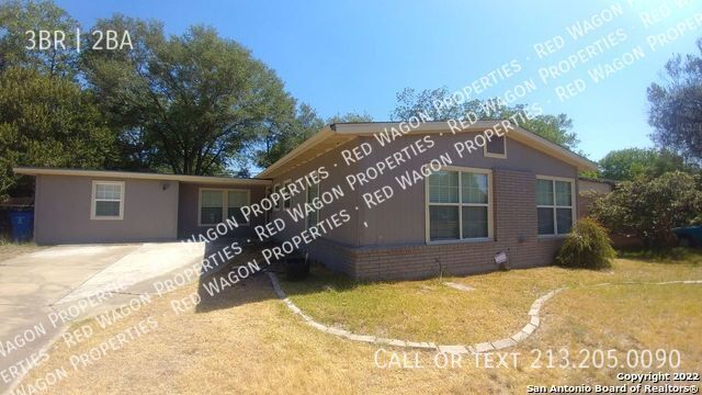 223 Brettonwood Dr in San Antonio, TX - Building Photo