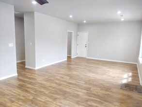 105 Kirkland St in Sanger, TX - Building Photo - Building Photo