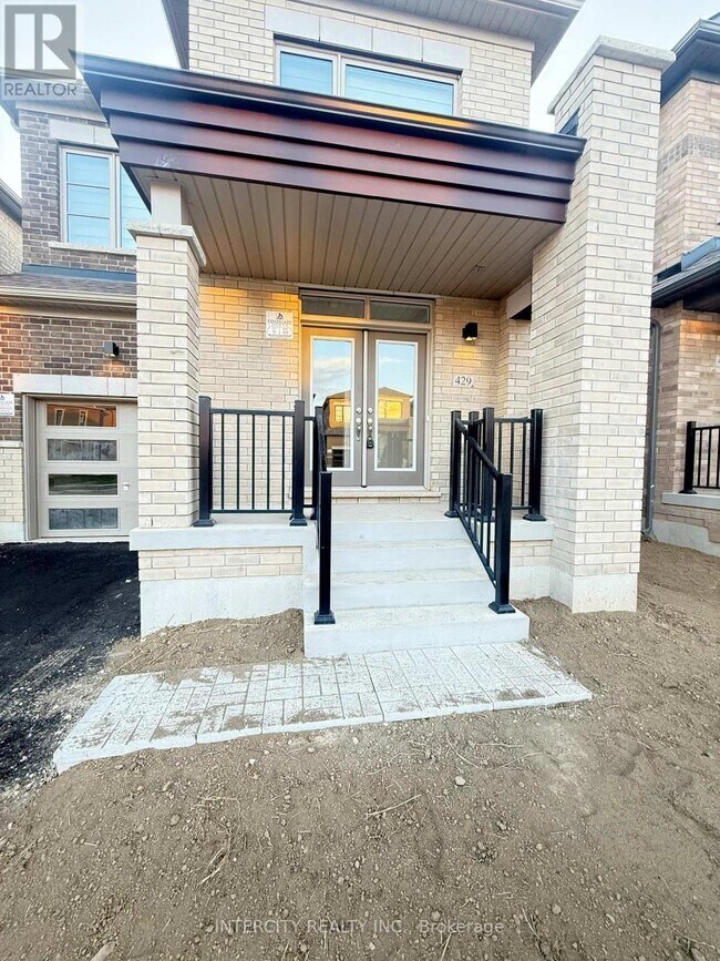 429 Kennedy Cir W in Milton, ON - Building Photo - Building Photo