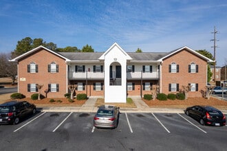 Georgetowne Apartments @ 405 Speight Ave in Tarboro, NC - Foto de edificio - Building Photo