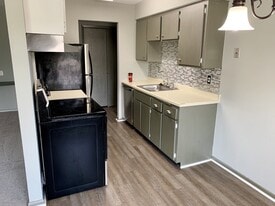 810 9th Ave S in Hopkins, MN - Building Photo