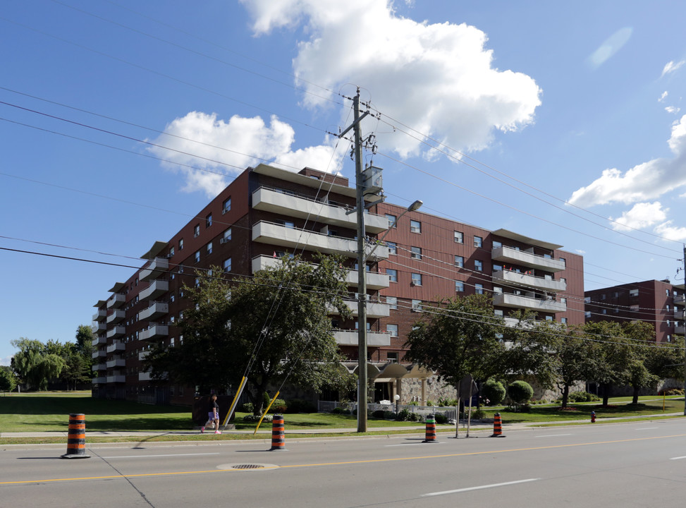 Confederation Square 1 in Hamilton, ON - Building Photo