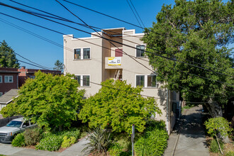 2620 Hillegass Ave. in Berkeley, CA - Foto de edificio - Building Photo