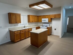 1303 Vine St in Exeter, CA - Building Photo - Building Photo