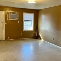 26 Lynch St in Grenada, MS - Building Photo